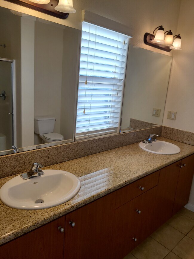 Foto del edificio - 15024 Magnolia Blvd