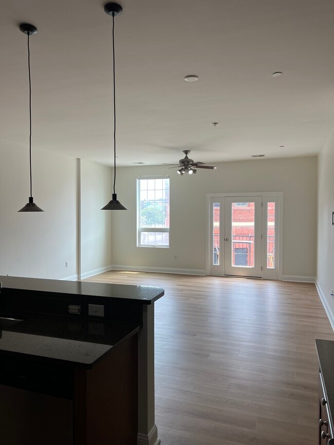 Building Photo - 360 S Elm St