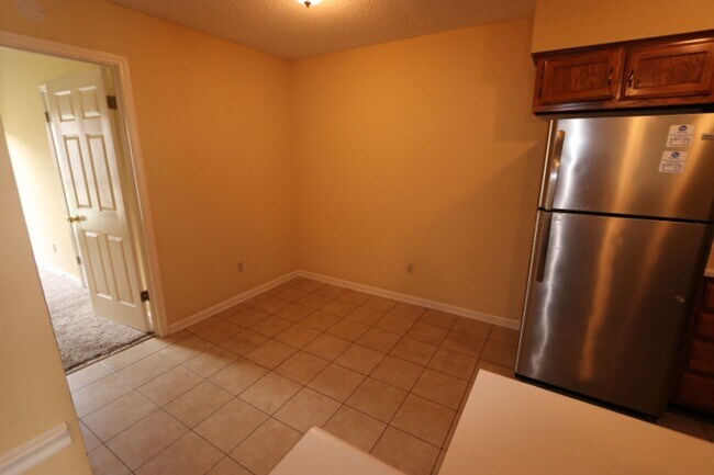 Foto del edificio - LARGE 3BR CORDOVA TOWNHOME