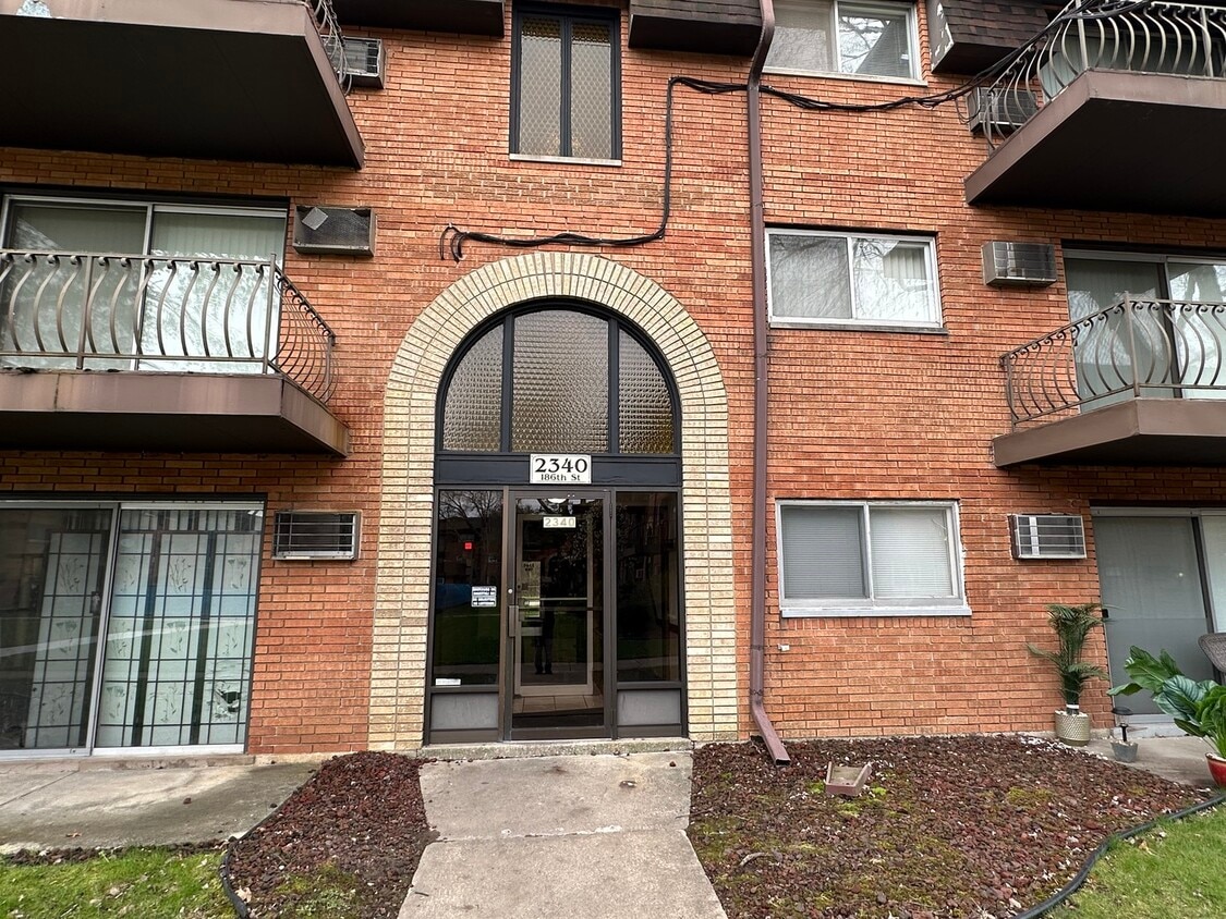 Primary Photo - 2340 186th St