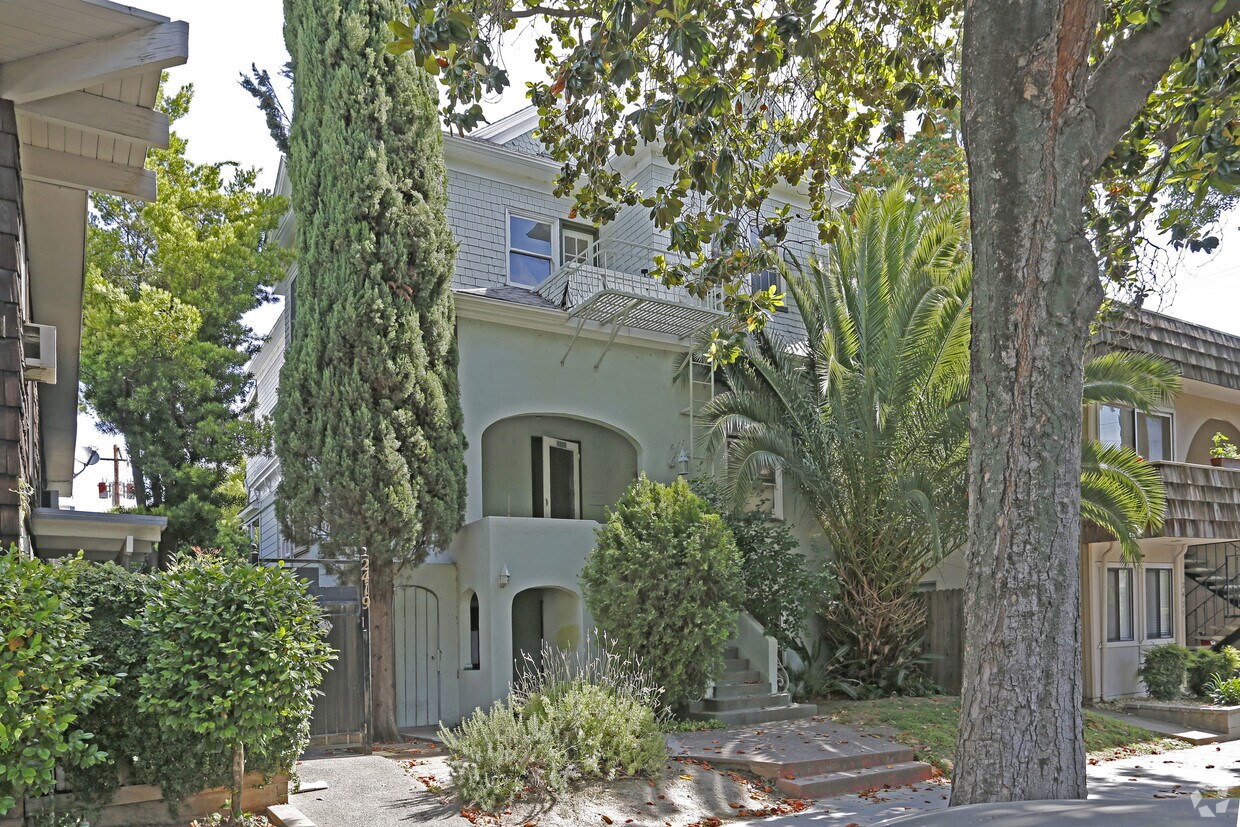 Primary Photo - 2423 L St