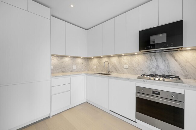 Building Photo - 144 1st St