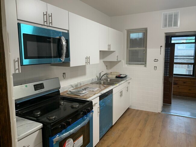 Foto del edificio - 3806 W Cornelia Ave