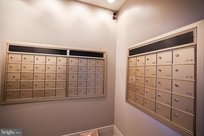 Building Photo - 1625 International Dr