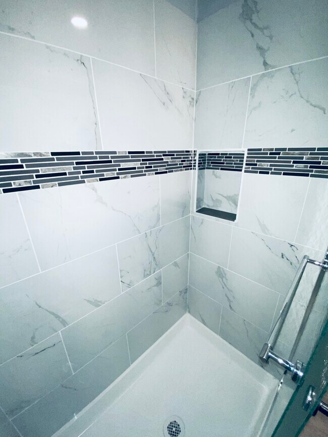 Bathroom - 150 W 6th Ave