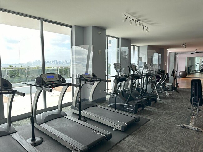 Foto del edificio - 7901 Hispanola Ave