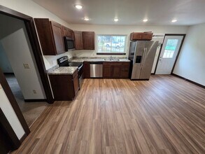 Building Photo - 210 Holm Ave
