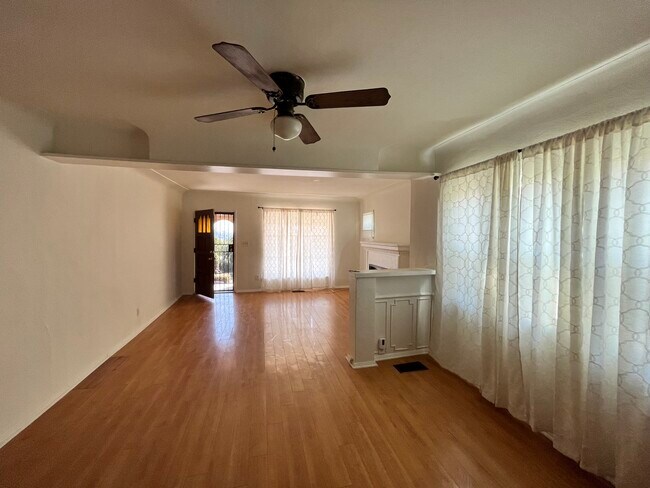 Foto del edificio - 3143 Poplar Blvd