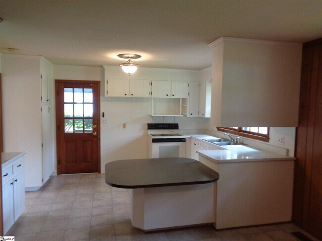 Building Photo - 104 Westover Dr