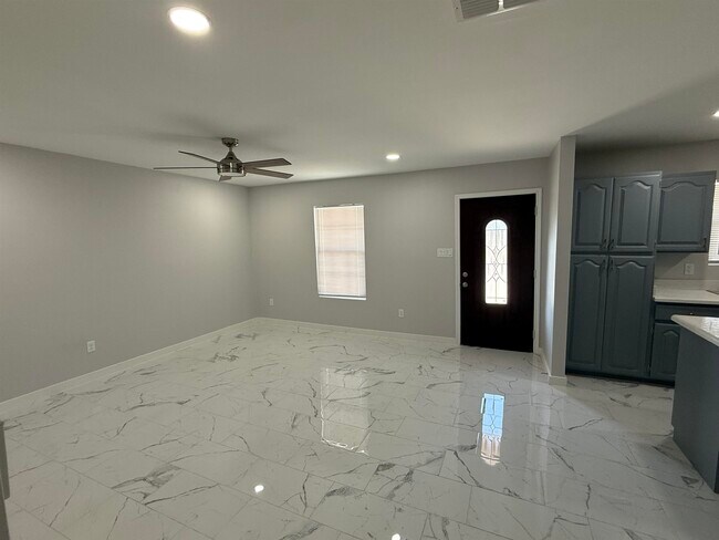Foto del edificio - 2210 Blaine St