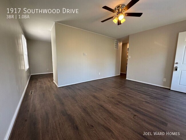 Building Photo - 1917 Southwood Dr