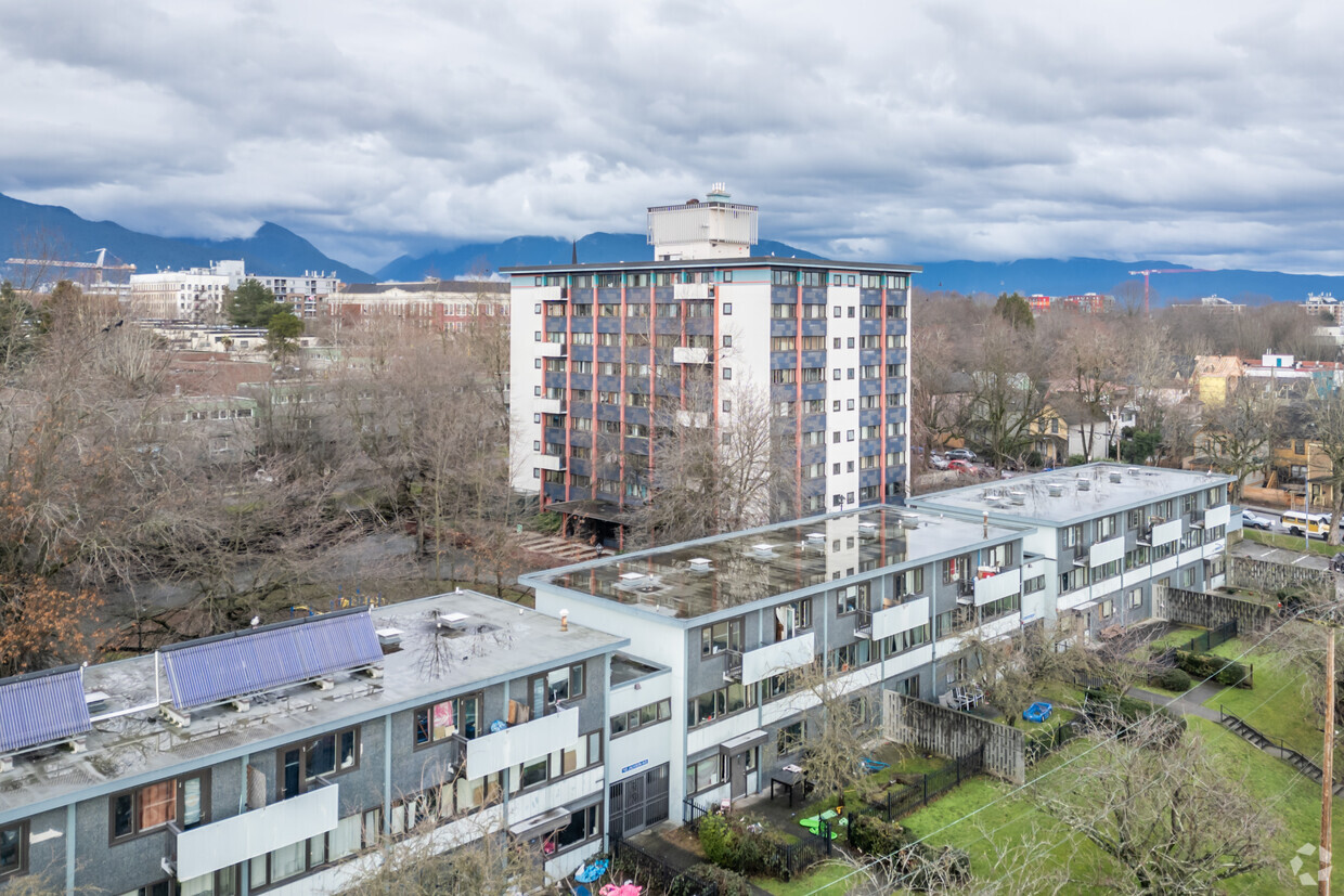 Building Photo - Maclean Park