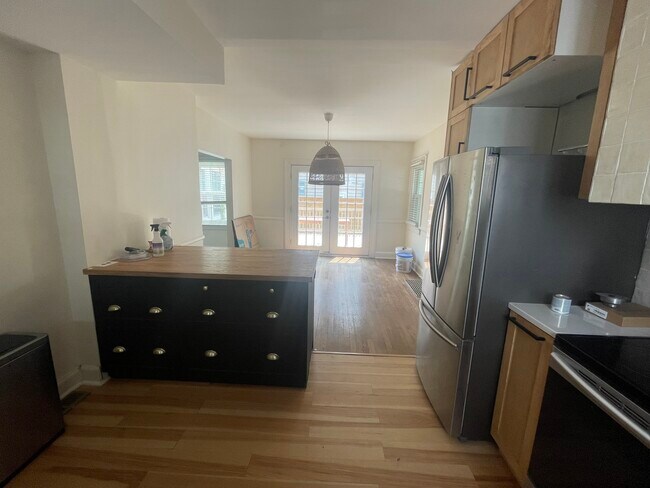 Foto del edificio - 645 Emerson Ave