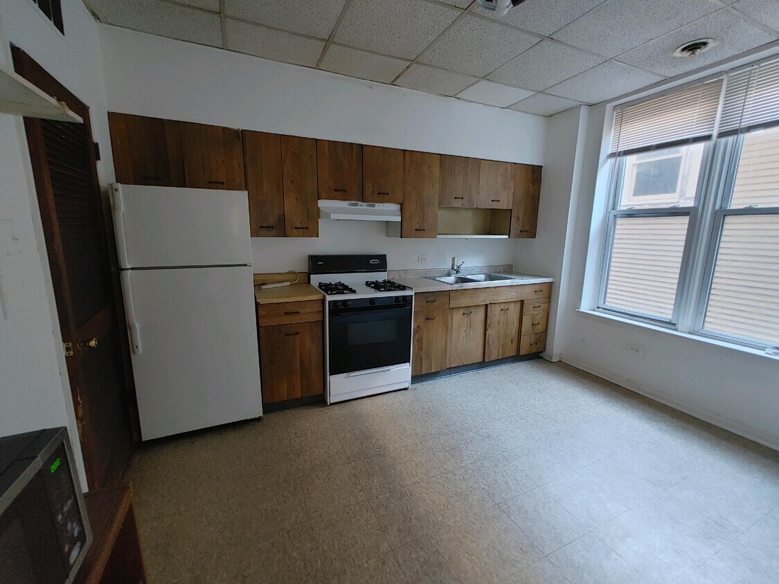 Primary Photo - 728 S Carpenter St
