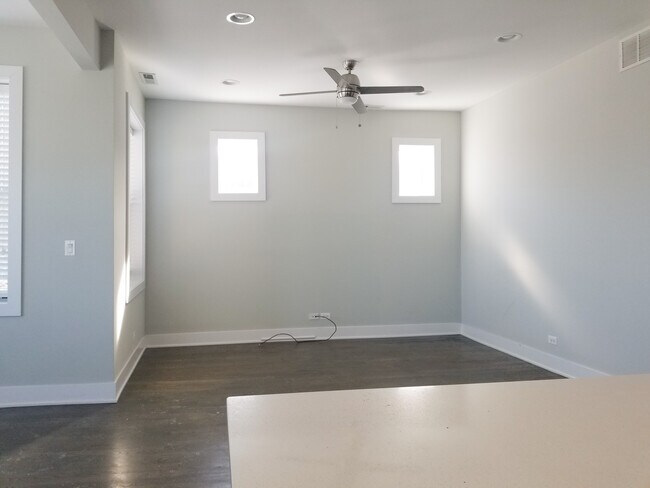 Foto del edificio - 2626 N Rockwell St