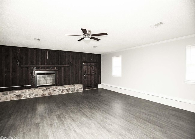 Building Photo - 10900 Lorie Ln