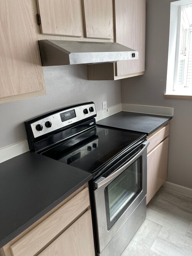 ¡Electrodomésticos de acero inoxidable! - 12329 Roosevelt Way NE