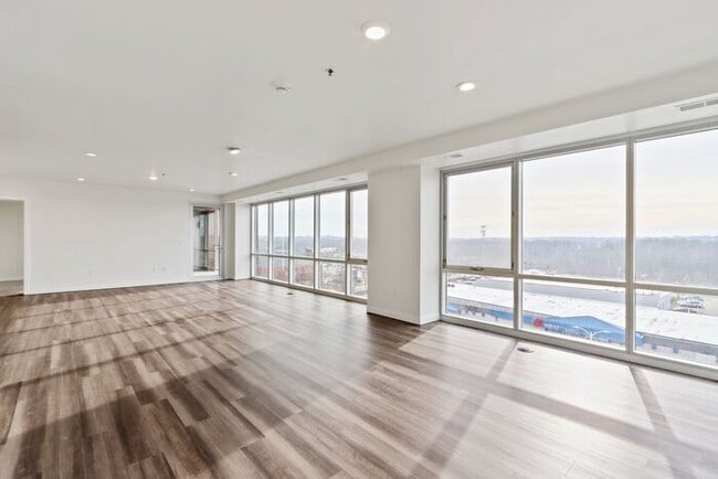 Building Photo - $1,950 | 1 Bedroom, 2 Bathroom Condo | Pet Friendly* | Available for Immediate move-in!