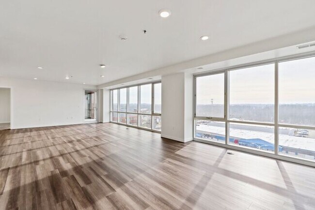 Foto del edificio - $1,950 | 1 Bedroom, 2 Bathroom Condo | Pet Friendly* | Available for Immediate move-in!