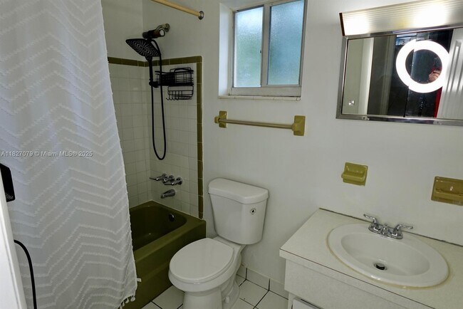 Foto del edificio - 250 NE 40th St
