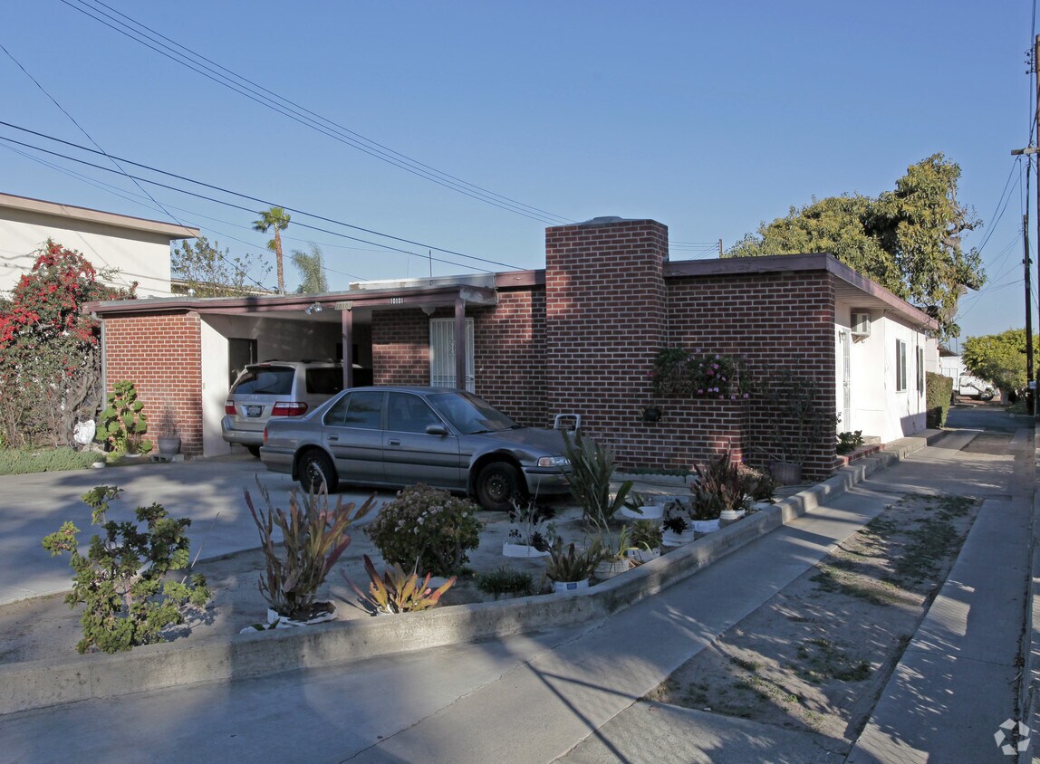 Building Photo - 10101-10121 Lampson Ave