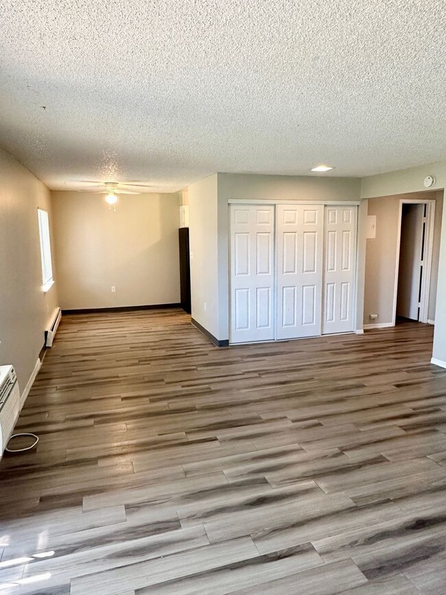 Building Photo - Charming 2 Bedroom in Aurora.