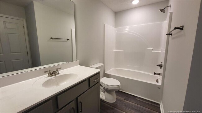Building Photo - 1105 Woodridge Dr