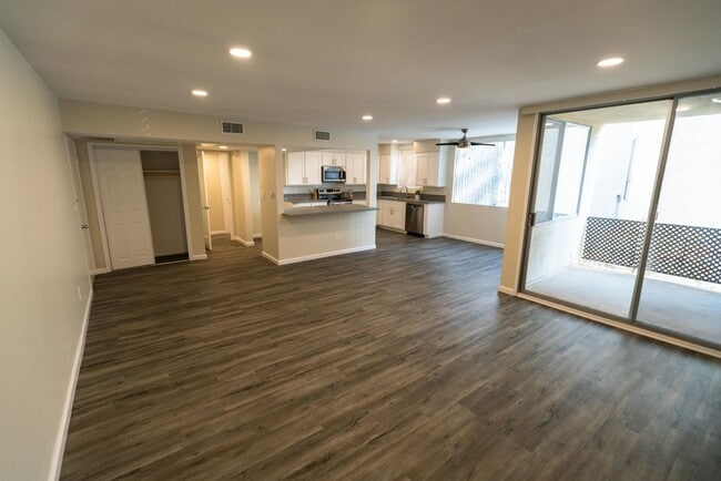 Interior Photo - 816 S. Bundy Dr