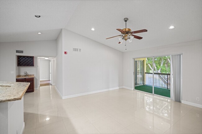 Foto del edificio - 7640 Westwood Dr