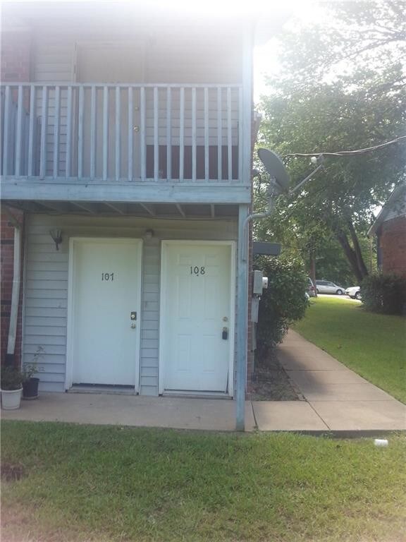 805 SE 4th St, Grand Prairie, TX 75051 Room for Rent in Grand Prairie, TX