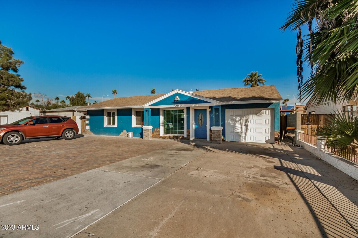 Primary Photo - 5049 N 20th Ave