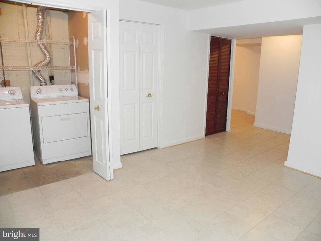 Building Photo - 1506 Fairlakes Pl