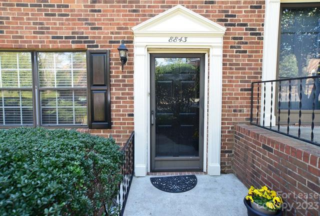 Foto del edificio - 8843 Hunter Ridge Dr