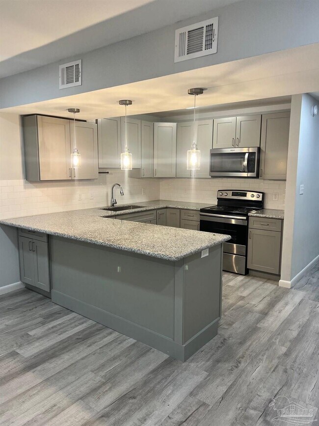 Building Photo - 4985 Catalina Cir