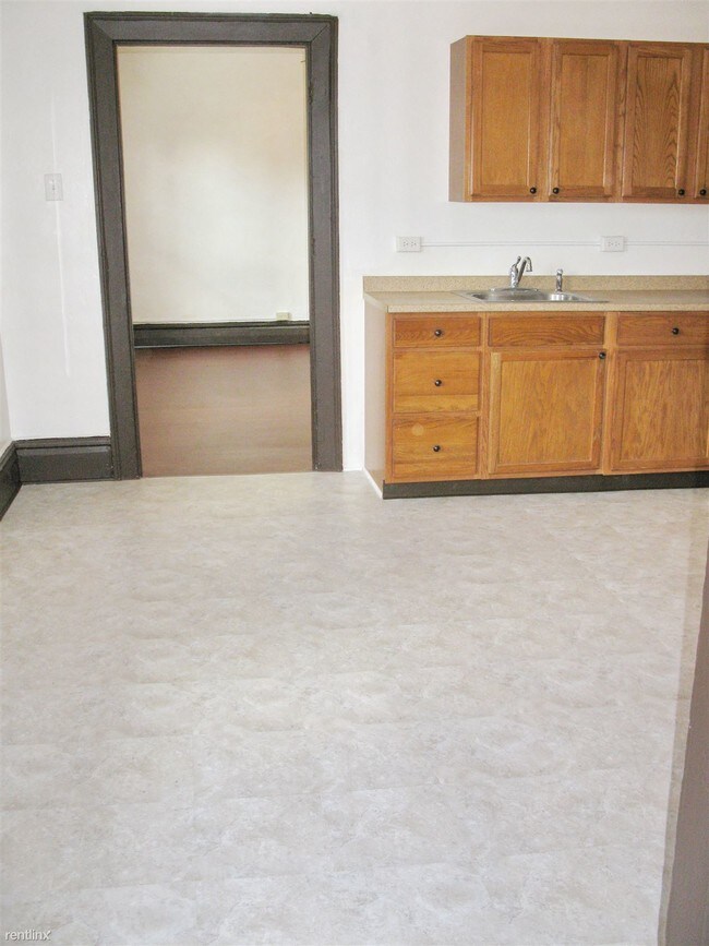 Building Photo - 164 S Main St