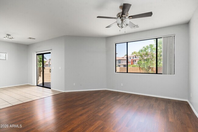 Foto del edificio - 7601 E Roosevelt St