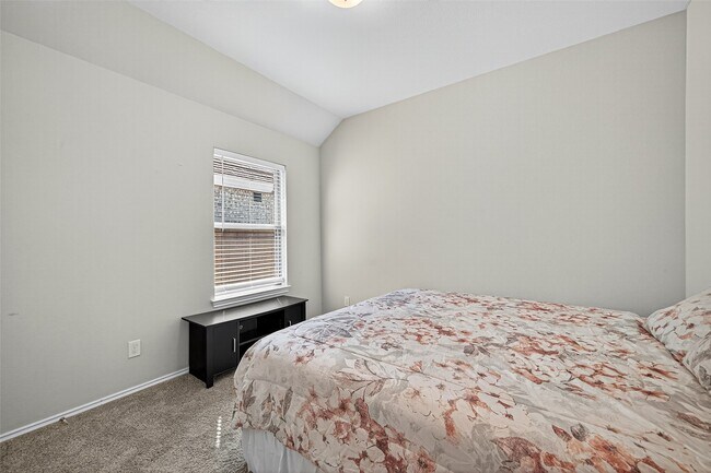 Foto del edificio - 24930 Tidmor Ln