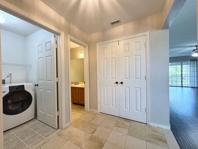 Building Photo - 2B/2.5 Condo in Longwood - Wood floors, great views, large balcony