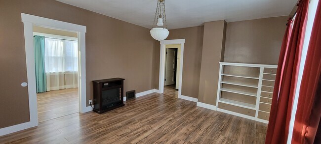Building Photo - 282 S 400 E