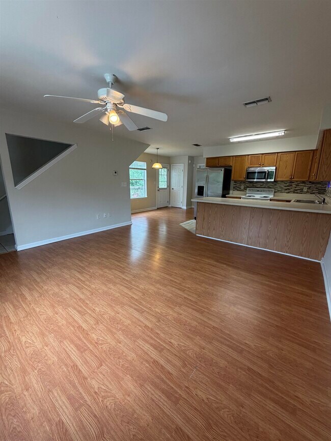 Foto del edificio - 1409 Deer Haven Ln