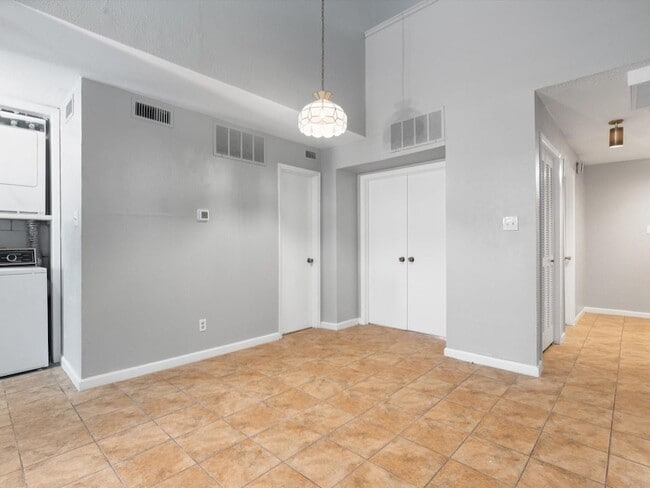 Building Photo - 7165 Fair Oaks Ave