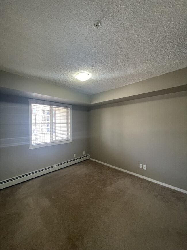 Photo du bâtiment - 2.0 bedroom in Edmonton Alberta T6R 0W3