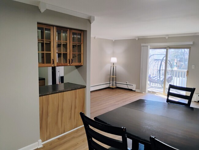 Foto del edificio - 910 W Alleghany Dr