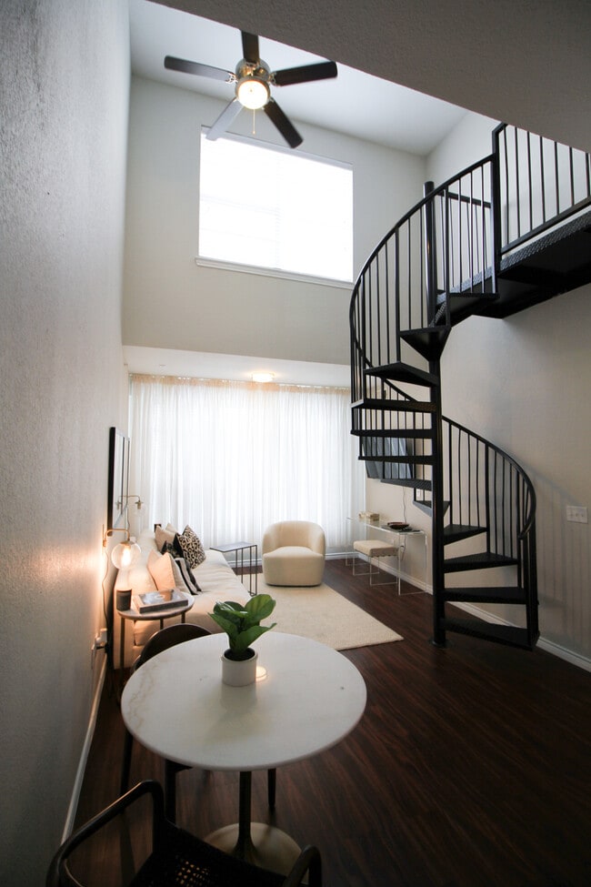 Building Photo - 21 Pearl