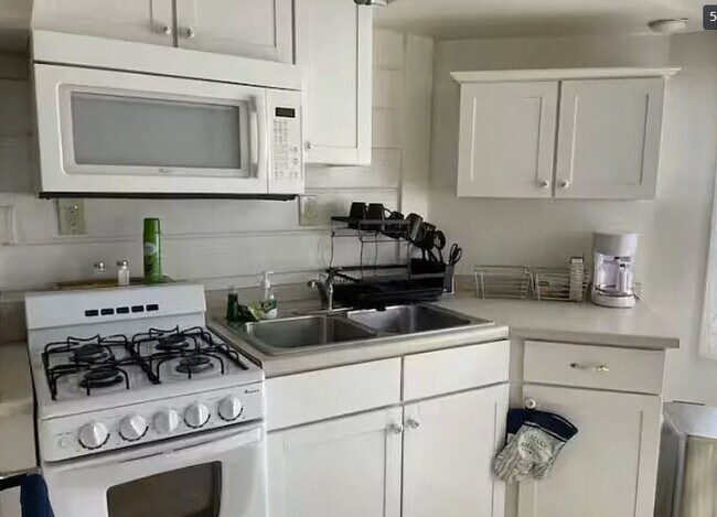 Cocina - 701 W Poplar St