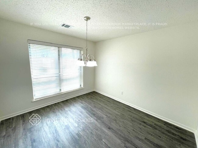 Foto del edificio - 7723 Pine Center Dr