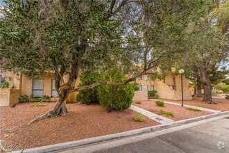 Building Photo - 3949 S Torrey Pines Dr