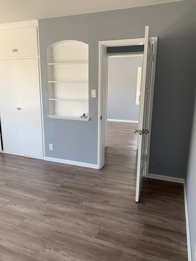 Master bedroom - 607 N Adams St