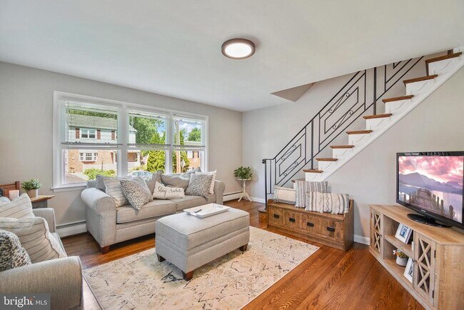 Building Photo - 119 3rd Ave