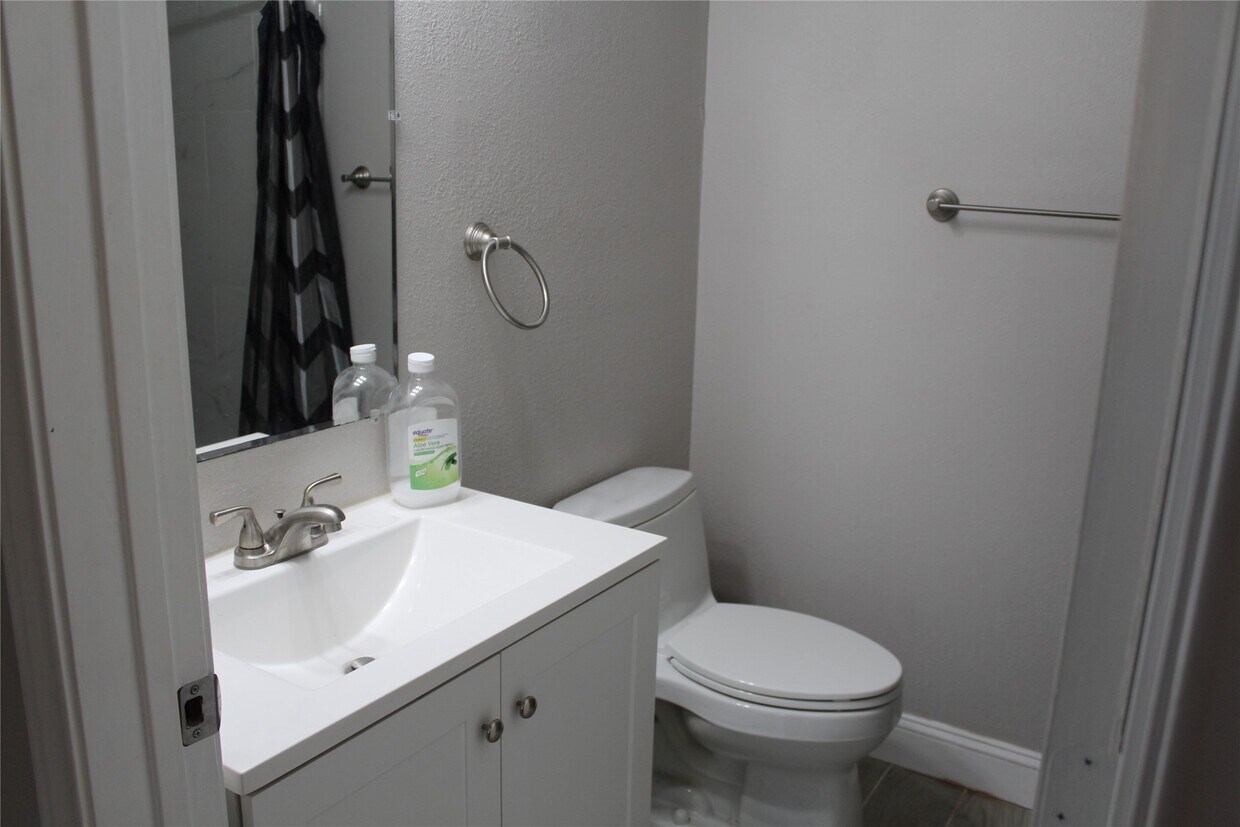 Foto del edificio - 5305 Southlea St